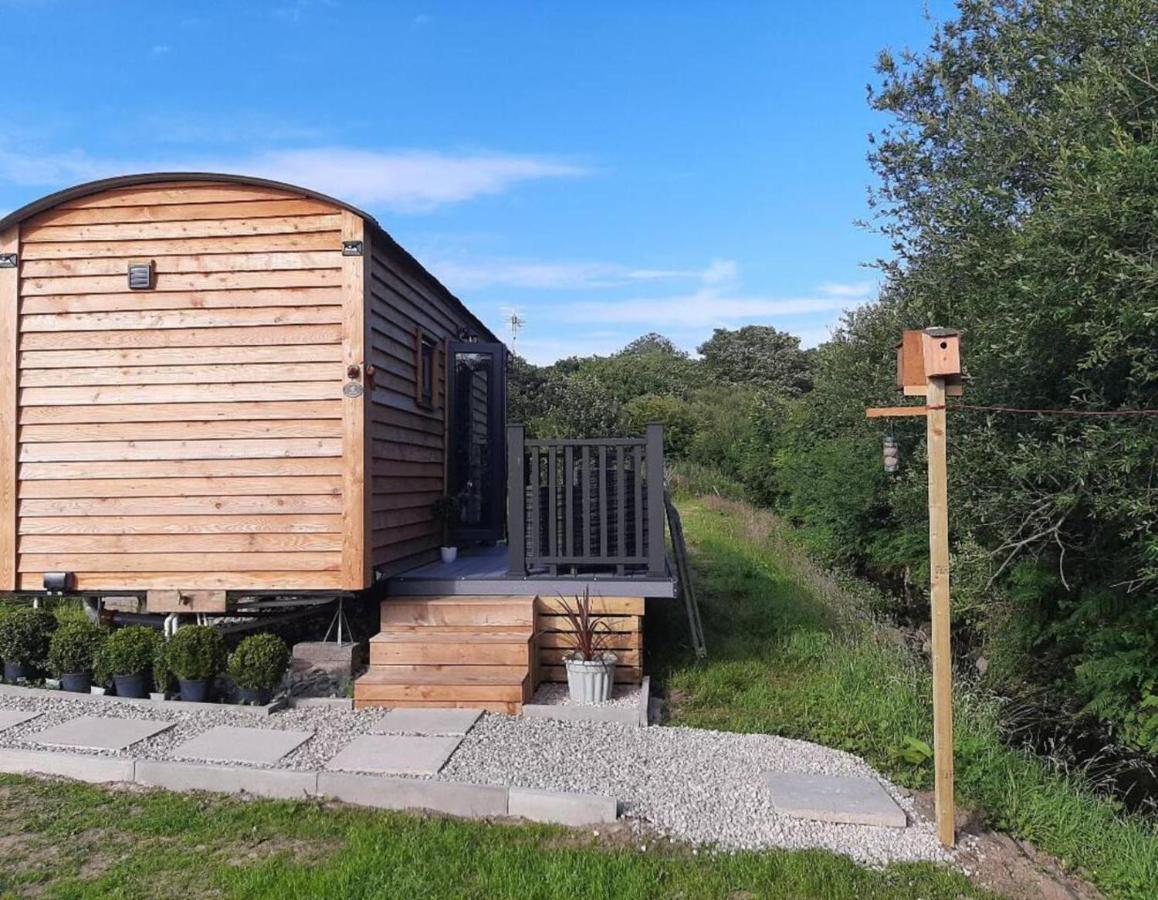 Shepherds Hut With Hot Tub On Anglesey North Wales Villa Gwalchmai Exterior photo