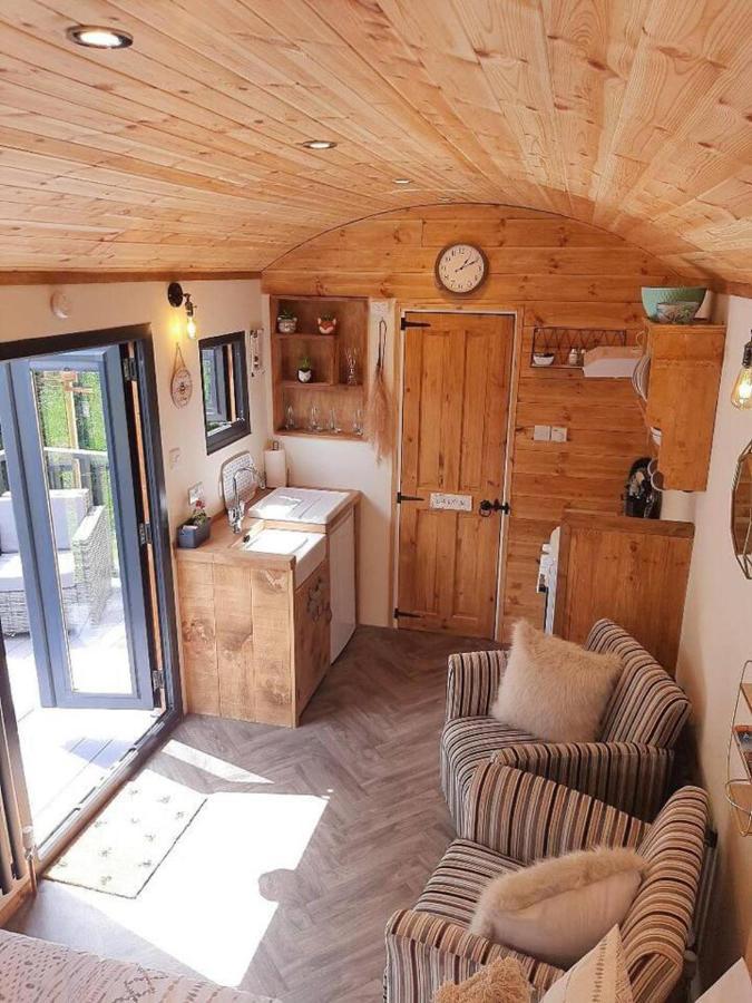 Shepherds Hut With Hot Tub On Anglesey North Wales Villa Gwalchmai Exterior photo