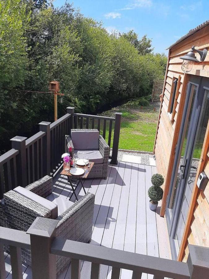 Shepherds Hut With Hot Tub On Anglesey North Wales Villa Gwalchmai Exterior photo