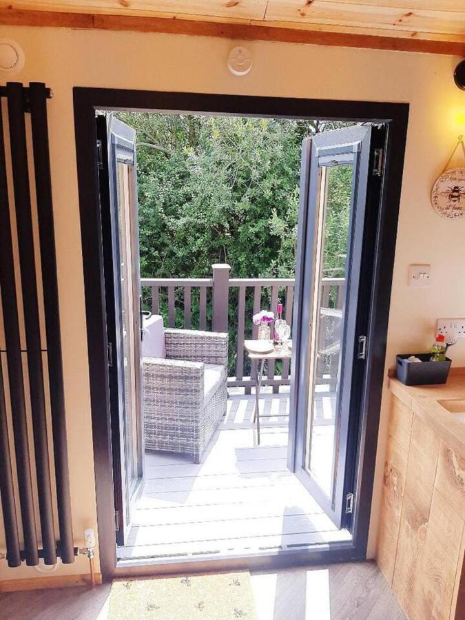 Shepherds Hut With Hot Tub On Anglesey North Wales Villa Gwalchmai Exterior photo