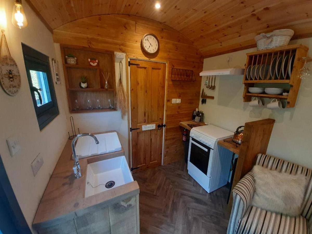 Shepherds Hut With Hot Tub On Anglesey North Wales Villa Gwalchmai Exterior photo