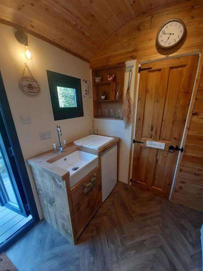 Shepherds Hut With Hot Tub On Anglesey North Wales Villa Gwalchmai Exterior photo