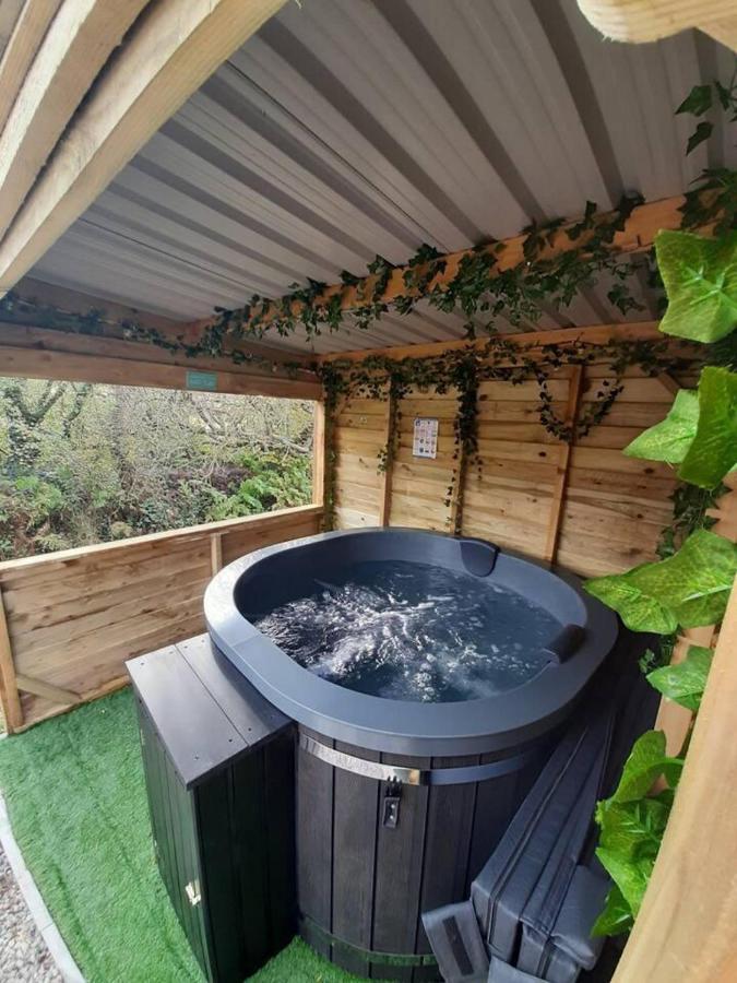 Shepherds Hut With Hot Tub On Anglesey North Wales Villa Gwalchmai Exterior photo